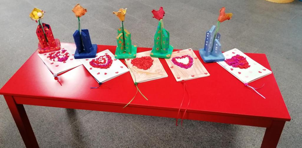 Muttertagskarte und Geschenk